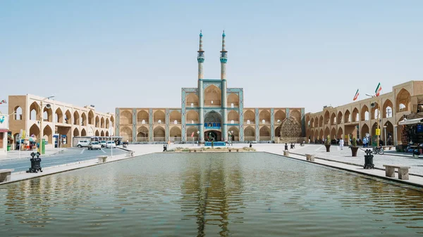 Udvarán egy medencével, a híres, történelmi Jameh mecset, Masjed-i Monori mecset, Yazd, Irán — Stock Fotó