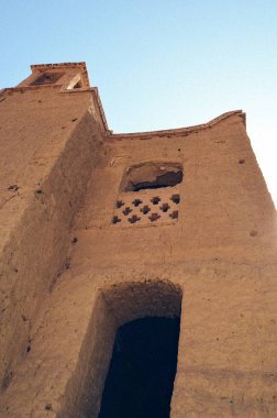 Şehir Kharanaq yakınındaki antik kentin Yazd Iran kalıntıları terk edilmiş çamur tuğla.