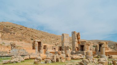 Persepolis, Iran - 28 Nisan 2018: Persepolis Ahameniş İmparatorluğu ca. M.ö. bu 60 km. şehir Şiraz Fars Eyaleti, İran'ın kuzeydoğusunda bulunan 550 330 tören başkenti oldu