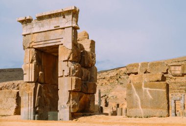 Persepolis, Iran - 28 Nisan 2018: Persepolis Ahameniş İmparatorluğu ca. M.ö. bu 60 km. şehir Şiraz Fars Eyaleti, İran'ın kuzeydoğusunda bulunan 550 330 tören başkenti oldu