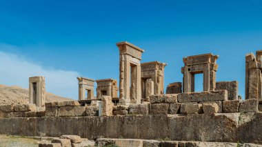 Persepolis, Iran - 28 Nisan 2018: Persepolis Ahameniş İmparatorluğu ca. M.ö. bu 60 km. şehir Şiraz Fars Eyaleti, İran'ın kuzeydoğusunda bulunan 550 330 tören başkenti oldu