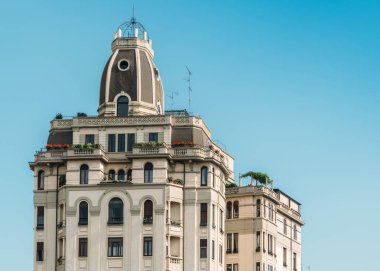 Milan, İtalya - 23 Mayıs 2018: Art nouveau Piazza Piedmonte, Milan'ın Wagner bölgesinde konut binalarda. Bunlar, Kremlin, takma ve 1923 yılında Mario Borgato tarafından yapılmıştır