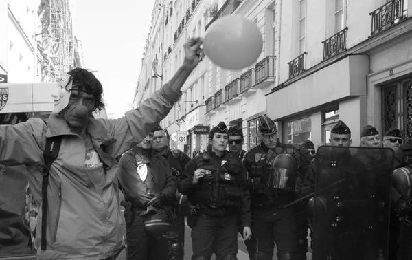 Paris Frankrijk Maart 2018 Een Demonstrant Verkleed Als Clown Met — Stockfoto