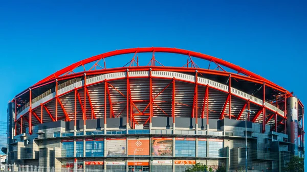 Відкритий Панорама Стадіо da Luz в Англійська стадіоні світу, хостинг обох спорт Лісабон e Бенфіка. Стадіон був перебудований у 2003 році загальною потужністю 65,127 — стокове фото