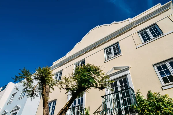 The Old Village en Algarve, Portugal es una colección de 280 propiedades construidas en la arquitectura portuguesa e inglesa del siglo XVIII en el centro del campo de golf Pinhal en Vilamoura, Algarve —  Fotos de Stock