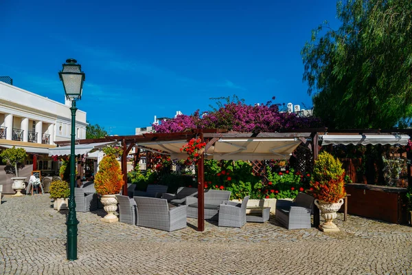 The Old Village en Algarve, Portugal es una colección de 280 propiedades construidas en la arquitectura portuguesa e inglesa del siglo XVIII en el centro del campo de golf Pinhal en Vilamoura, Algarve — Foto de Stock