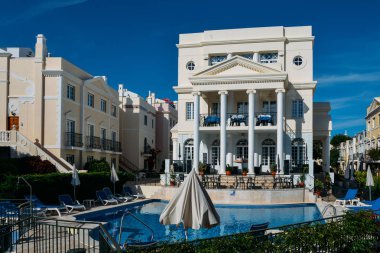 Algarve, Portekiz eski köyde 280 özellikleri Pinhal Golf Sahası Vilamoura, Algarve'deki/daki oteller merkezinde yer alan 18. yüzyıl Portekizce ve İngilizce mimarisinde inşa oluşur