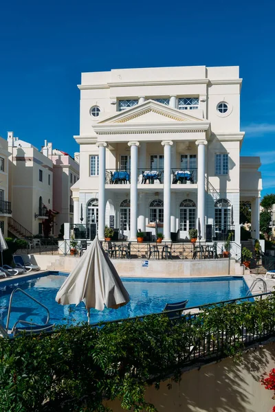 Algarve, Portekiz eski köyde 280 özellikleri Pinhal Golf Sahası Vilamoura, Algarve'deki/daki oteller merkezinde yer alan 18. yüzyıl Portekizce ve İngilizce mimarisinde inşa oluşur