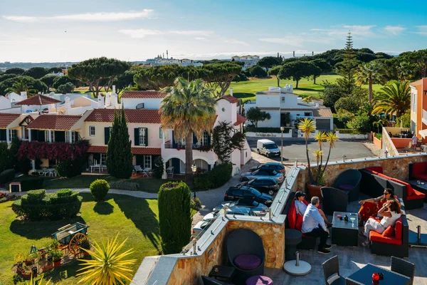 The Old Village en Algarve, Portugal es una colección de 280 propiedades construidas en la arquitectura portuguesa e inglesa del siglo XVIII en el centro del campo de golf Pinhal en Vilamoura, Algarve — Foto de Stock