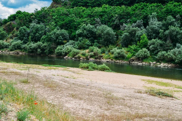 Embankment of River Zezere, en Constancia, Portugal —  Fotos de Stock