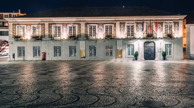 Azulejos, Portekiz fayans ve dini semboller olarak bilinen Belediye süslenmiş