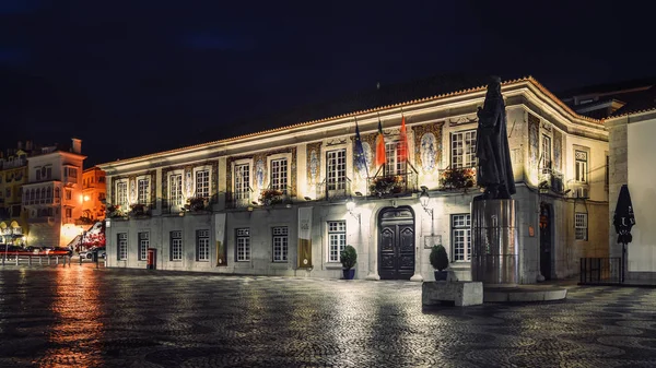 Azulejos, Portekiz fayans ve dini semboller olarak bilinen Belediye süslenmiş