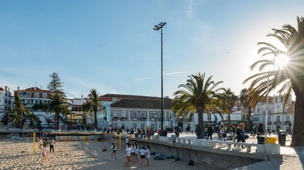 Ribeira 的海滨城市景观, 卡斯卡伊斯。靠近火车站的亲密海滩和游客欢迎 — 图库照片