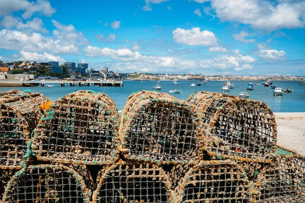 Istakoz ve kabuklu deniz ürünleri tencere yanında Praia da Ribeira Cascais, Portekiz