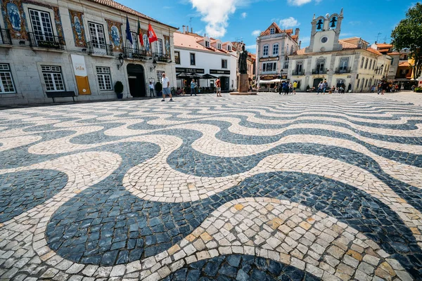 Amplio ángulo de primer plano de azulejos portugueses en la plaza 5 de Outubro en el centro histórico de Cascais — Foto de Stock