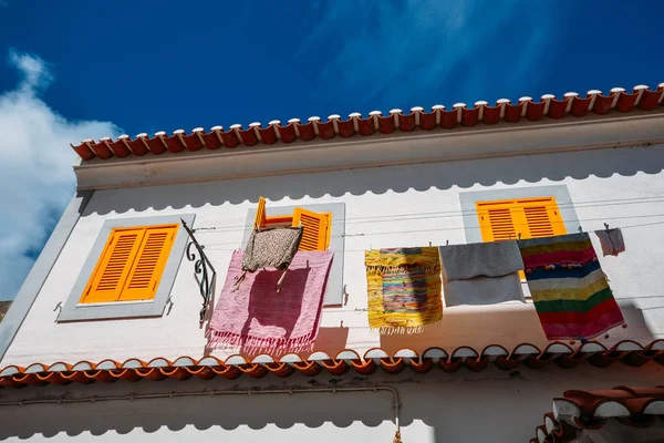 Edificio terraza con secado de ropa en Cascais, Portugal —  Fotos de Stock