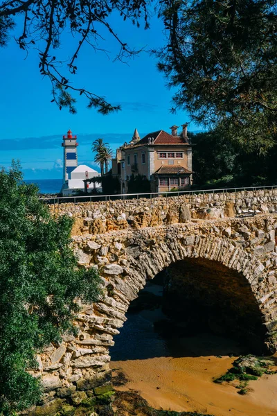 Vista do Farol de Santa Marta e Museu Municipal de Cascais, em Portugal . — Fotografia de Stock