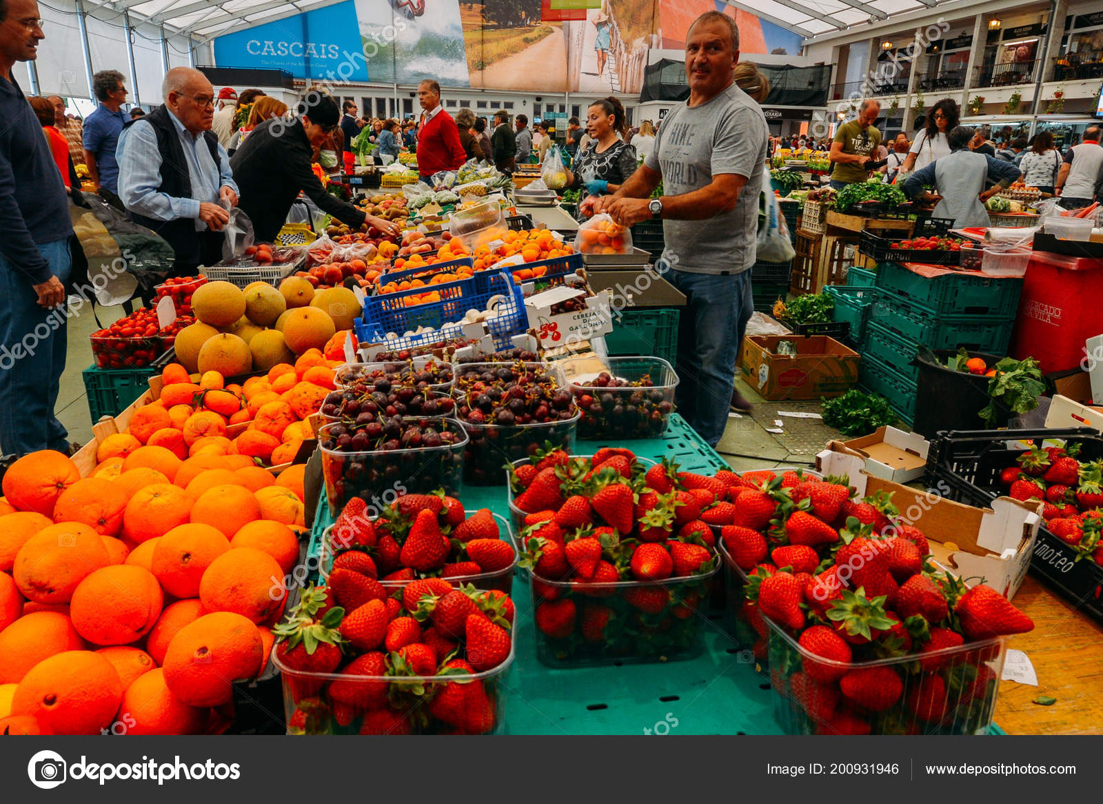 Le Marche Alimentaire De Cascais Est L Endroit Ou Aller Si Vous Voulez Des Produits Frais Locaux Et Du Poisson Les Jours Les Plus Achalandes Sont Mer Et Sam Photo Editoriale C
