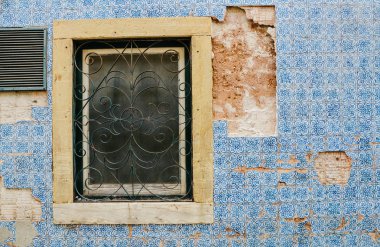 Vintage mavi Portekizli azulejo fayans Tomar, Portekiz'de kırık