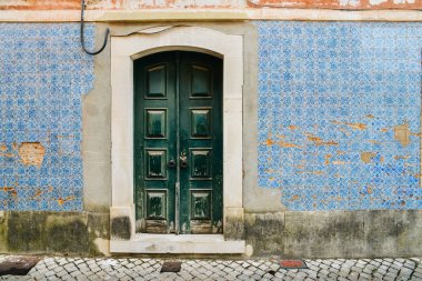 Vintage mavi Portekizli azulejo fayans Tomar, Portekiz'de kırık