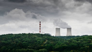 Soğutma kuleleri nükleer santrallerin Portekiz - güç üretimi kavramı, panorama