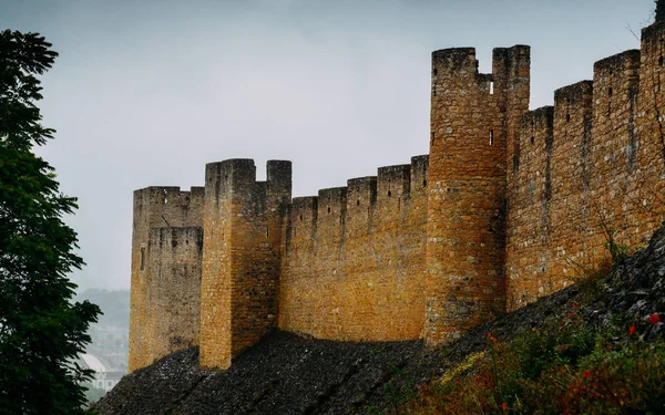 Castle walls to the 12th-century Convent of Tomar constructed by the Knights Templar -Tomar, Portugal - UNESCO World Heritage — Stock Photo, Image