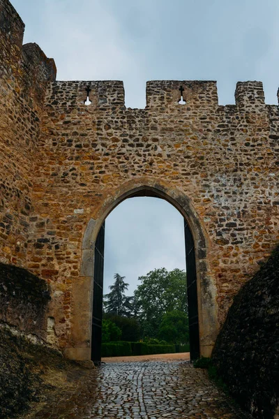 Murallas del castillo del Convento de Tomar del siglo XII construido por los Caballeros Templarios-Tomar, Portugal - Patrimonio de la Humanidad por la UNESCO — Foto de Stock