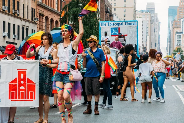 New York, Amerika Birleşik Devletleri - 24 Haziran 2018: Yıllık New York City Lgbt gurur Mart ya da New York City gurur Mart, erişir güneye Fifth Avenue ve Aşağı Manhattan Greenwich Village ucunda aşağı