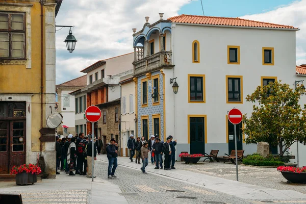 Touristes juifs à Belmonte, Portugal. La ville a un héritage juif fort depuis l'époque médiévale — Photo