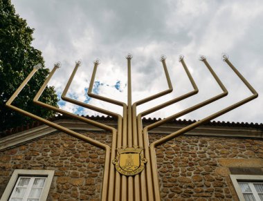 Dev menorah Belmonte, Portekiz. Ortaçağdan beri Belmonte güçlü bir Yahudi miras vardır.