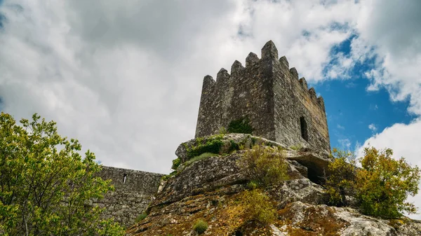 Sortelha pueblo histórico de montaña, construido dentro de las murallas fortificadas medievales, incluido en Portugals Ruta histórica del pueblo — Foto de Stock