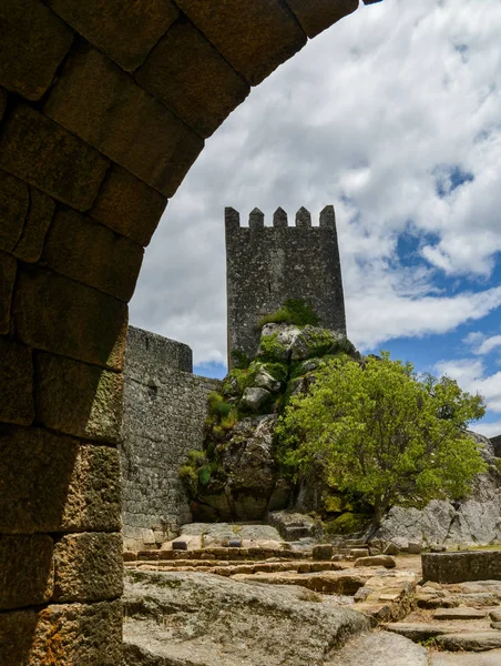 Sortelha pueblo histórico de montaña, construido dentro de las murallas fortificadas medievales, incluido en Portugals Ruta histórica del pueblo — Foto de Stock