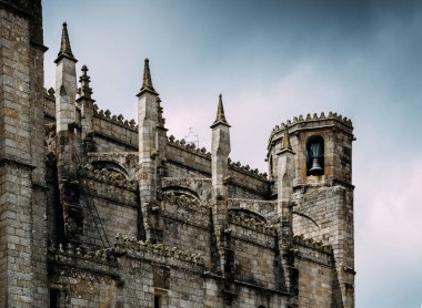 Guarda, Manuelin ile Ortaçağ Gotik Katedrali etkiler Portugals. 1390 devam etmenin orta-16 yüzyıla kadar çalışmaya başladı