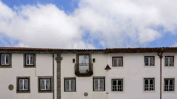 Fachada residencial tradicional na Guarda, Portugal — Fotografia de Stock