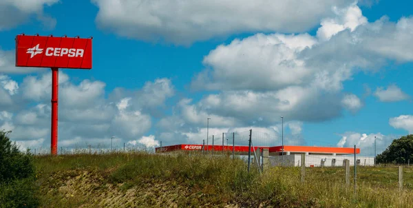 Cepsa petrol station rest stop on side of highway — Stock Photo, Image