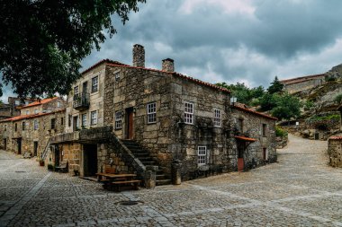 Sortelha tarihsel dağ köyü, Portugals tarihi köy rotasına dahil Ortaçağ müstahkem duvar içinde inşa