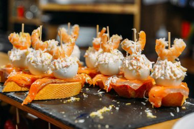 Bask ülkesinin pintxos 'u olarak adlandırılan İspanyol tapaları