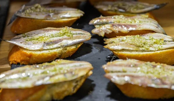 Tapas españolas llamadas pintxos del País Vasco — Foto de Stock