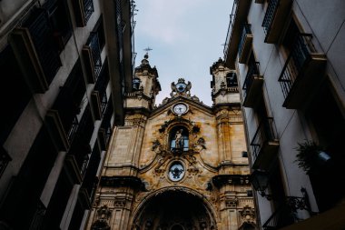 San Sebastian, Donostia, Santa Maria del Coro Bazilikası bulutlu bir günde, İspanya
