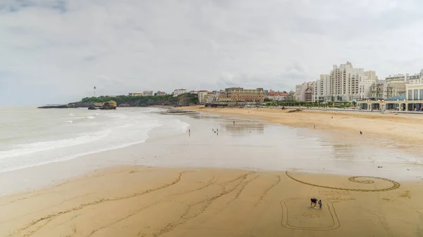 Grande Plage plage et rocher au premier plan, Biarritz, Aquitaine, France — Photo