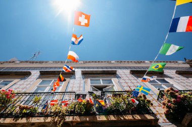 Tavira şehir, Algarve, Güney Portekiz tarihi merkezinde geleneksel dar sokakları