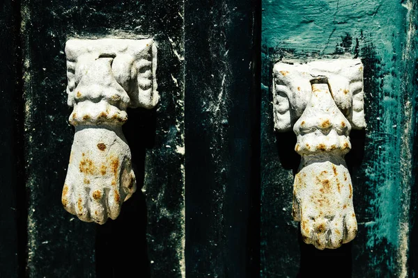 Portas de estilo mourisco em Tavira, Algarve, Portugal — Fotografia de Stock