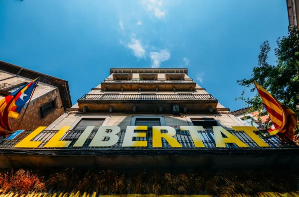 Catalonia Independence Flags on balconies in Girona, Catolonia, Spain — Stock Photo, Image