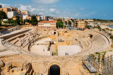 Panoramik Tarragona, İspanya, Akdeniz - UNESCO Dünya Miras Listesi yanındaki antik Roma amfi tiyatro