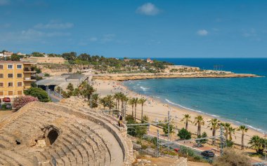 Panoramik Tarragona, İspanya, Akdeniz - UNESCO Dünya Miras Listesi yanındaki antik Roma amfi tiyatro