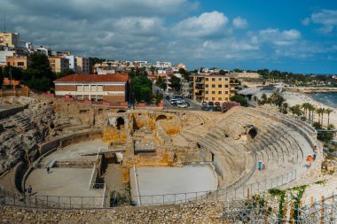 Panoramik Tarragona, İspanya, Akdeniz - UNESCO Dünya Miras Listesi yanındaki antik Roma amfi tiyatro