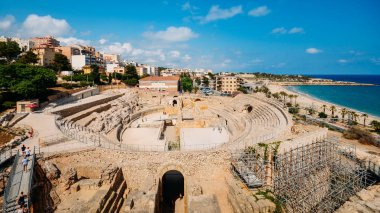 Panoramik Tarragona, İspanya, Akdeniz - UNESCO Dünya Miras Listesi yanındaki antik Roma amfi tiyatro