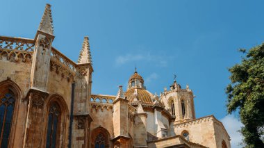 Katalonya, İspanya 'daki Tarragona katedrali. 12. yüzyıl Romantik ve Gotik mimari tarzı