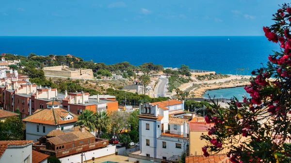 Vista para a Praia do Milagre e Mar Mediterrâneo circundante em Tarragona, Catalunha, Espanha — Fotografia de Stock