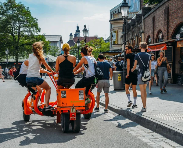 Grup bira döngüsü taşıma aracı Münih, Bavyera, Almanya